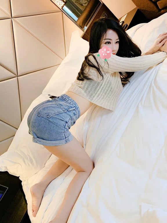 Profile of Moon, 24 year old Singapore from CBD, Auckland Escort